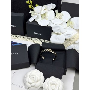샤넬 가죽 속이 빈 더블 C 뱅글