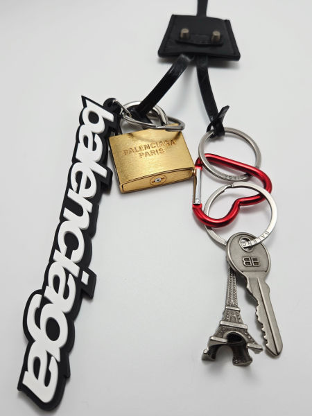 발렌시아가 25SS 미니 키체인