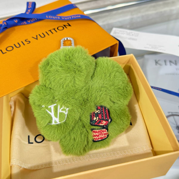 루이비통 LV 럭키 트레포일 네잎클로버 백 액세서리