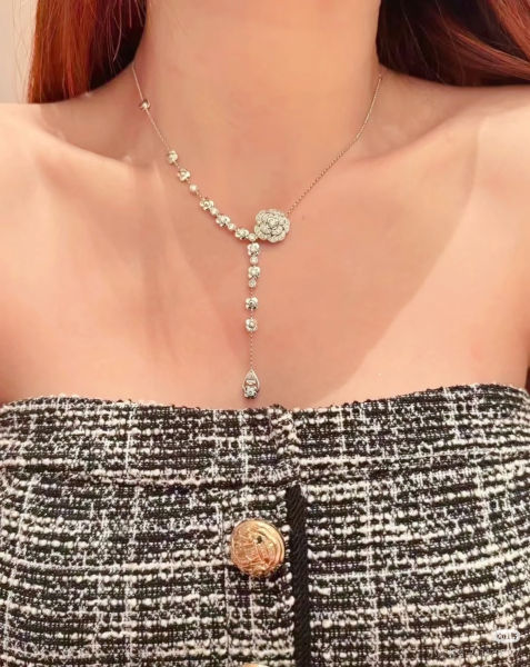 샤넬 하이 주얼리 까멜리아 태슬 목걸이