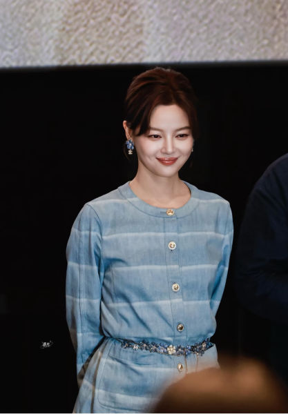 샤넬 가죽 꽃무늬 펜던트 C 귀걸이