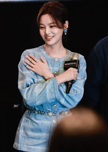 샤넬 가죽 꽃무늬 펜던트 C 귀걸이