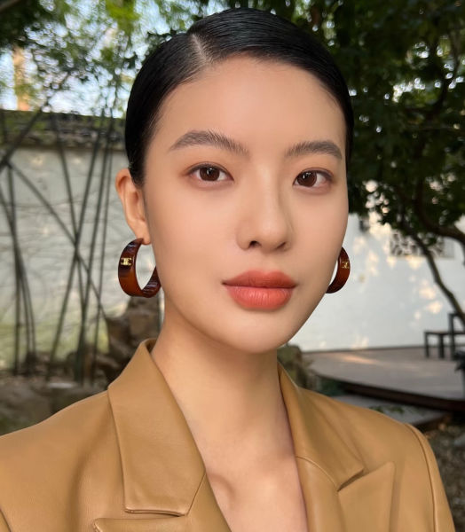 셀린느 아크릴 귀걸이