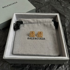 발렌시아가 BB 스터드 이어링(2color)