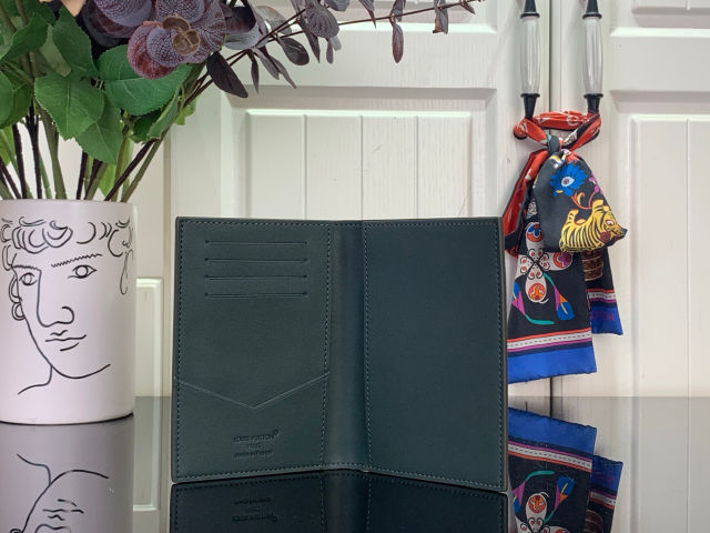 루이비통 여권 커버