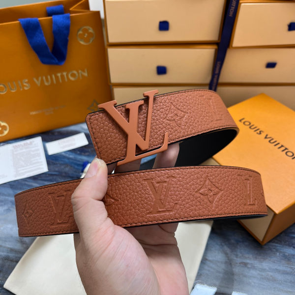루이비통 톤온톤 LV 이니셜 버클 4cm