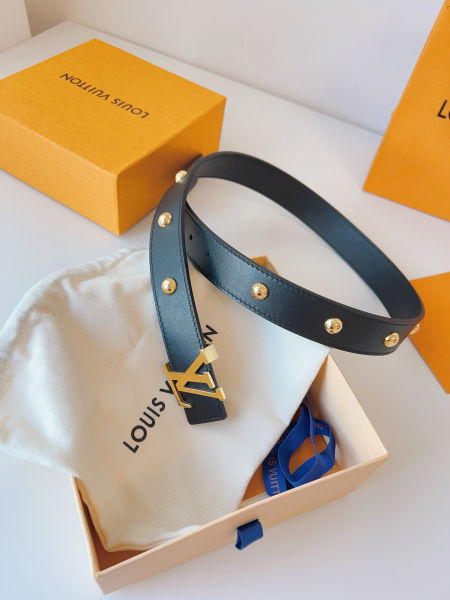 루이비통 LV 이니셜 스터드 벨트 3cm