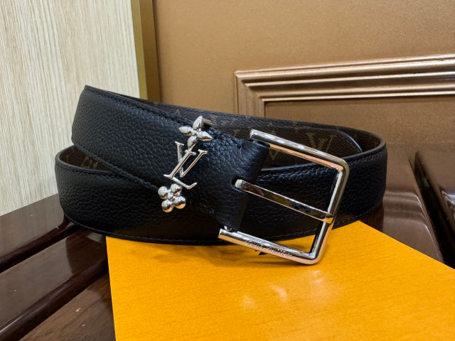 루이비통 LV 블룸 핀 버클 벨트 3.0cm(2color)