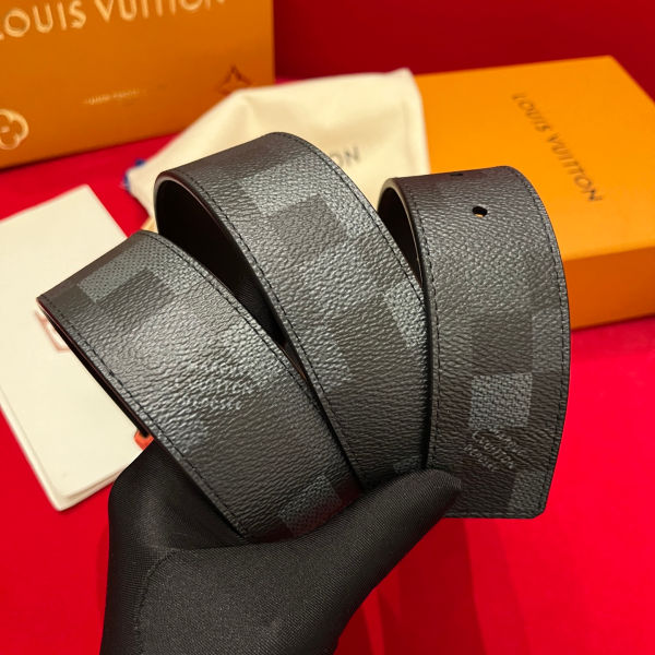 루이비통 LV 이니셜 리버서블 클래식 레터 버클 벨트 40mm