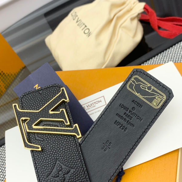 루이비통 LV 이니셜  이클립스 리버서블 버클 테두리 포인트 벨트 4.0cm(2color)