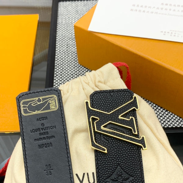 루이비통 LV 이니셜  이클립스 리버서블 버클 테두리 포인트 벨트 4.0cm(2color)