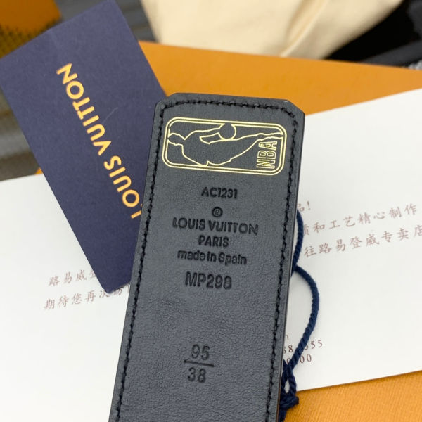 루이비통 LV 이니셜  이클립스 리버서블 버클 테두리 포인트 벨트 4.0cm(2color)