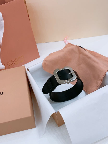 미우미우 암밴드 실버버클 3.4cm