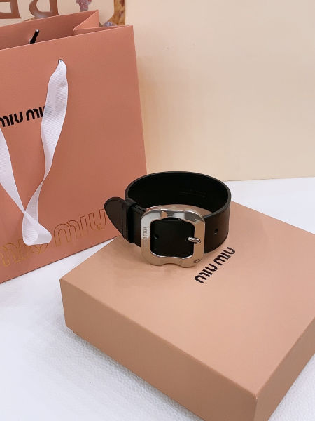 미우미우 암밴드 실버버클 3.4cm