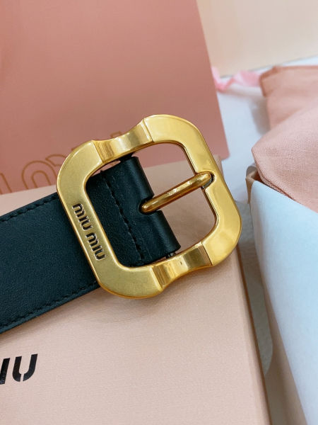 미우미우 암밴드 골드버클 3.4cm