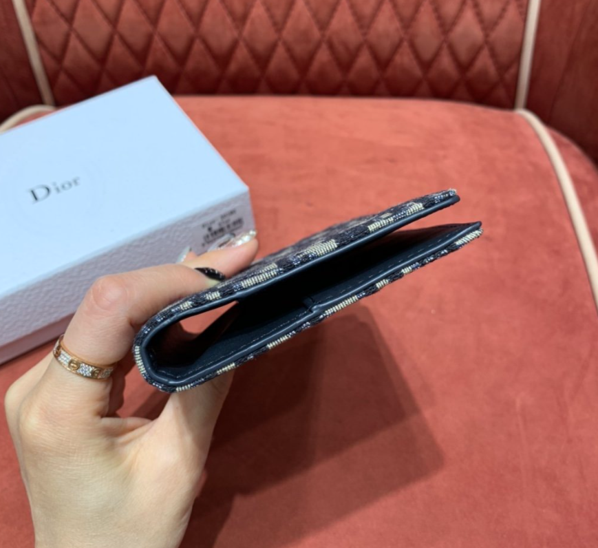 D. 오블리크 패스포토 케이스