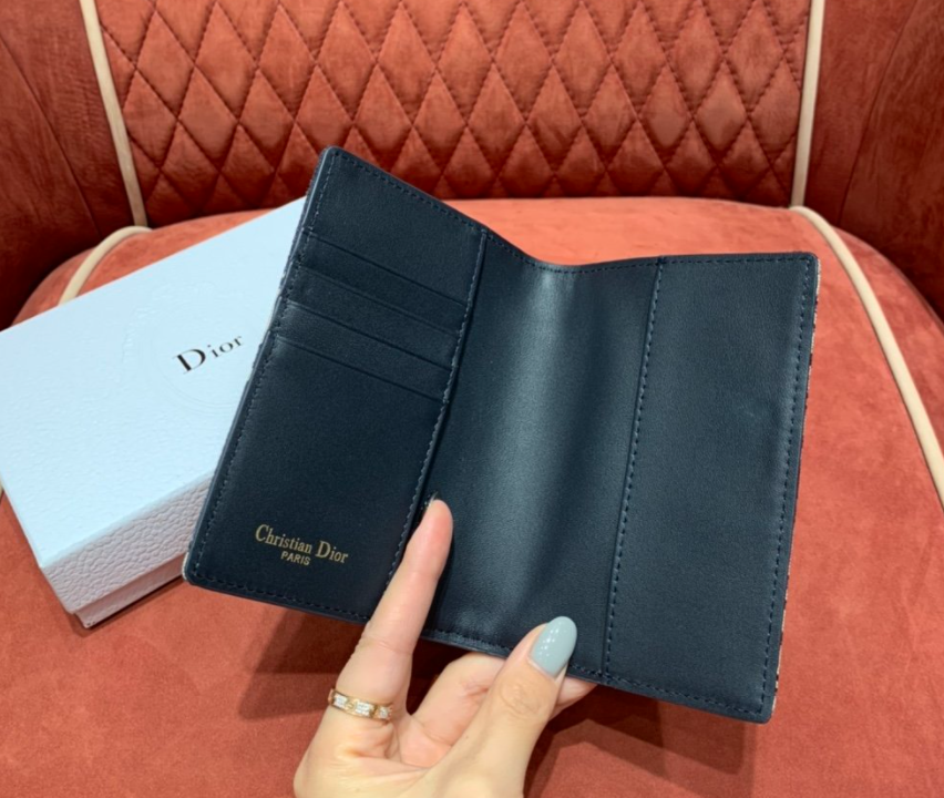 D. 오블리크 패스포토 케이스