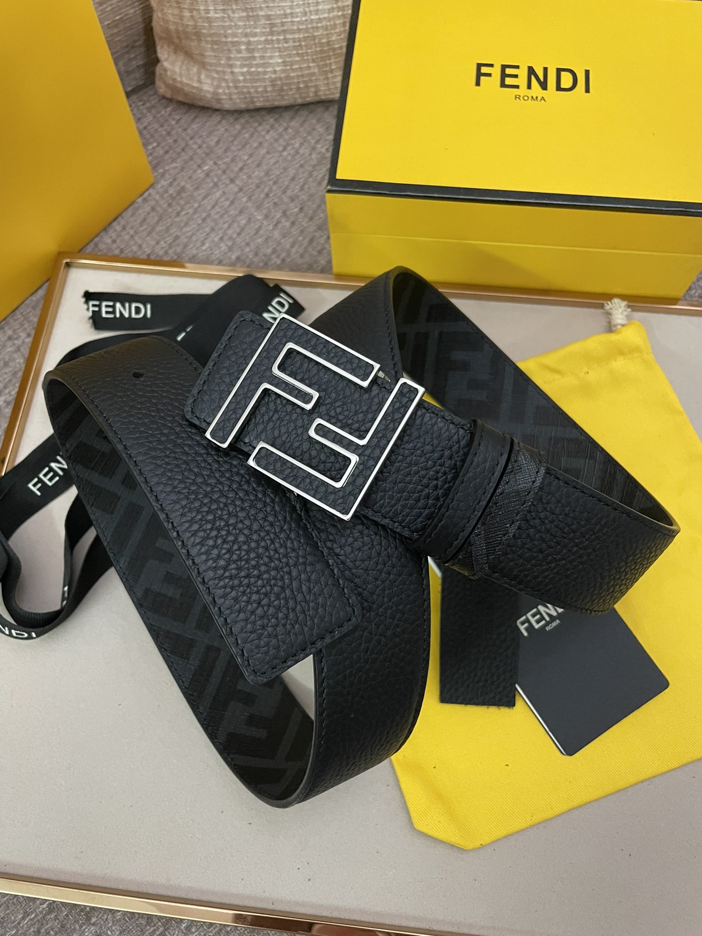 펜디 FF버클 리치 무늬 양면 벨트 4cm 2컬러