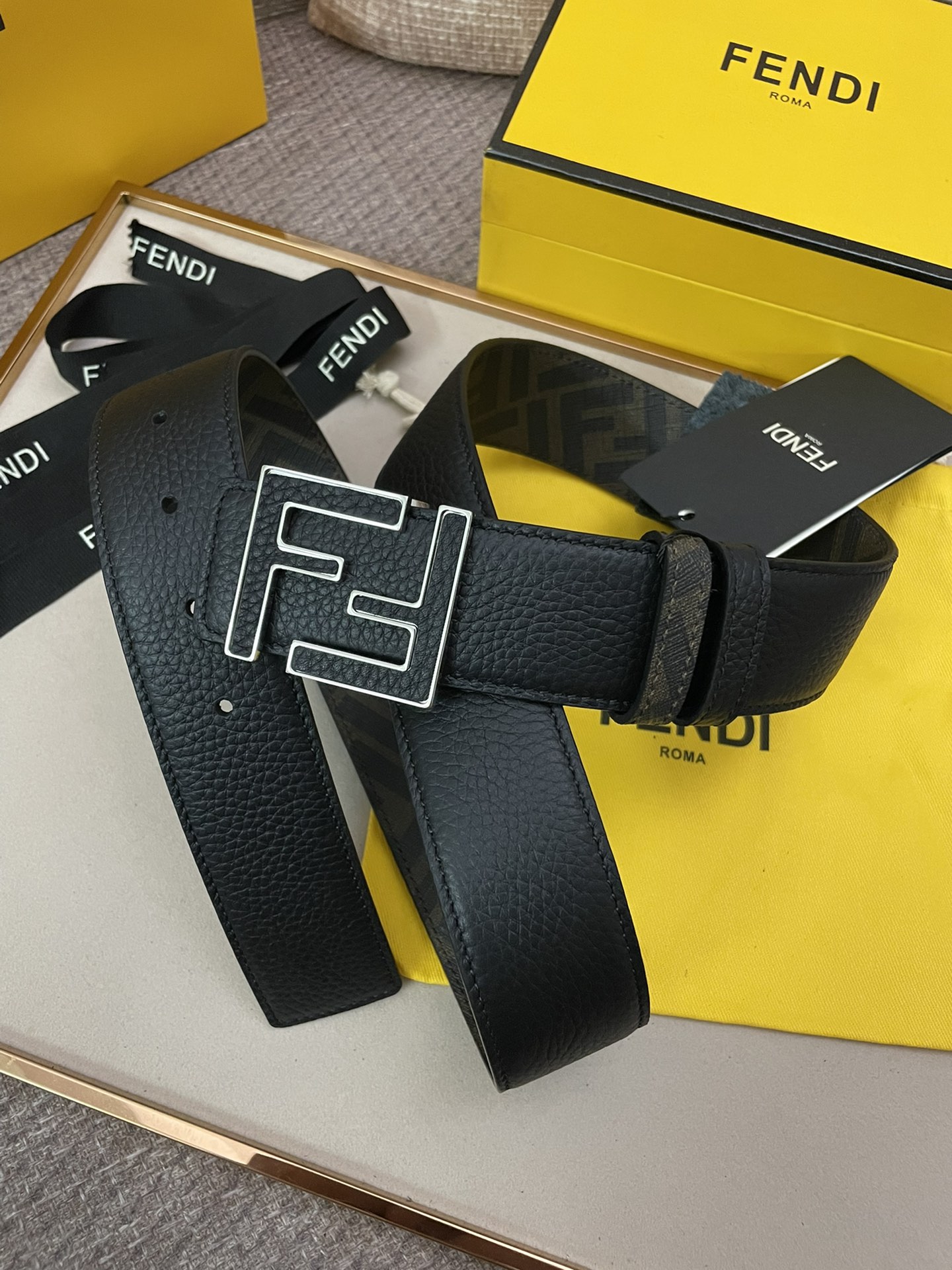 펜디 FF버클 리치 무늬 양면 벨트 4cm 2컬러