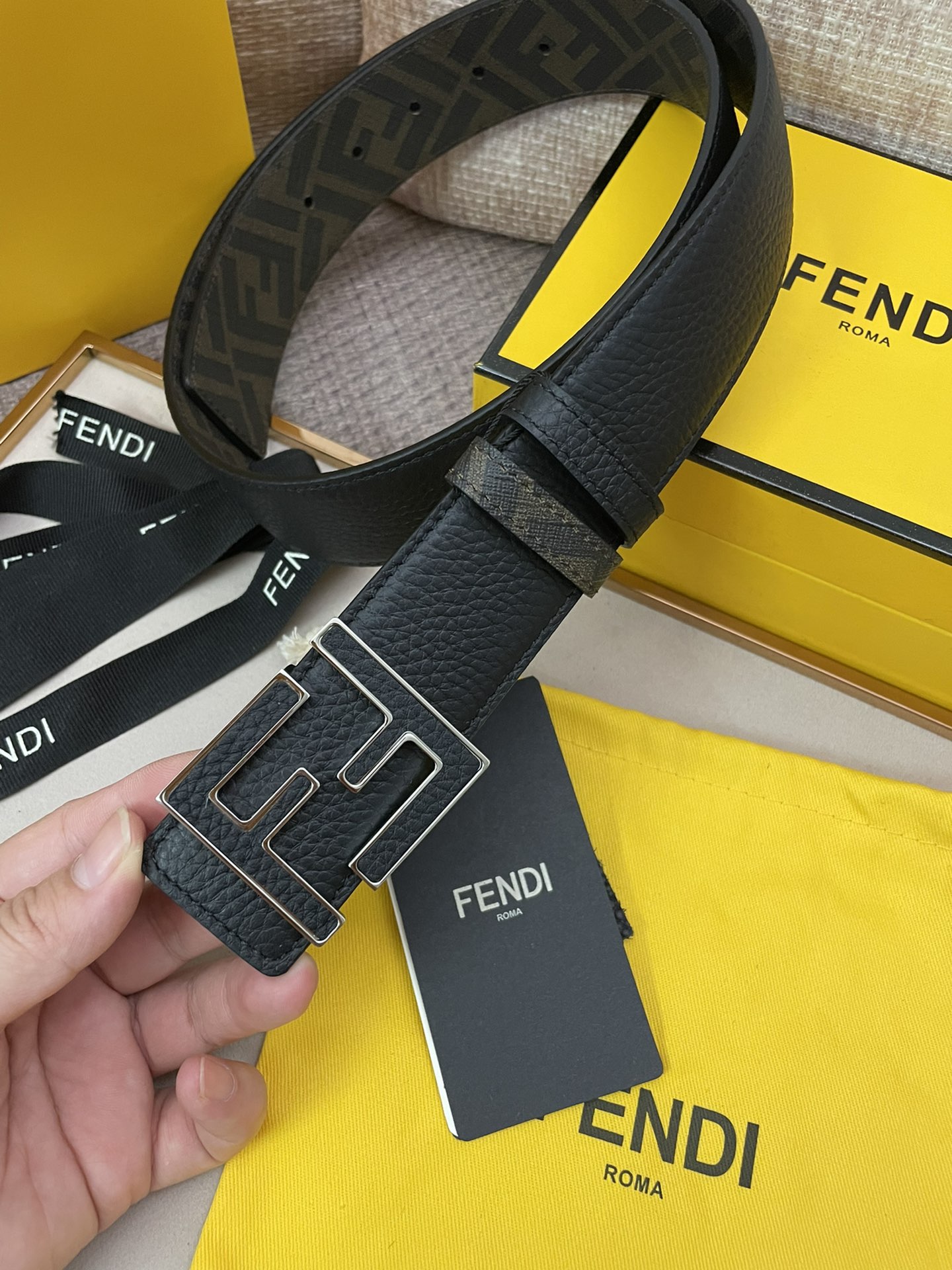펜디 FF버클 리치 무늬 양면 벨트 4cm 2컬러