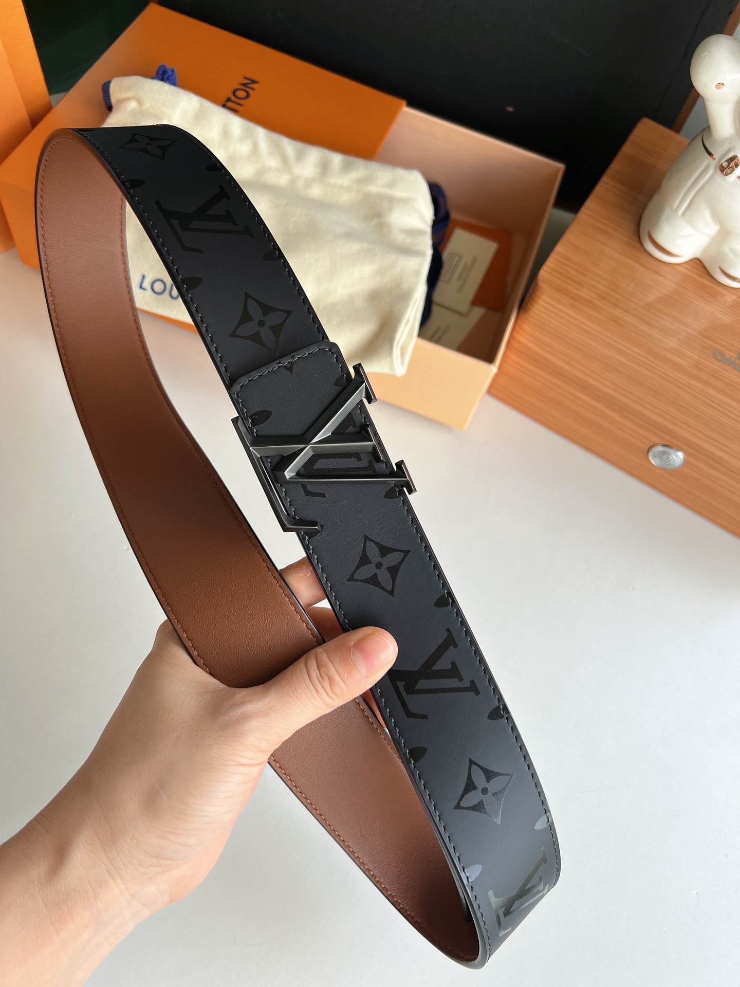 루이비통 피라미드 리버시블 벨트 4cm M9346 3컬러