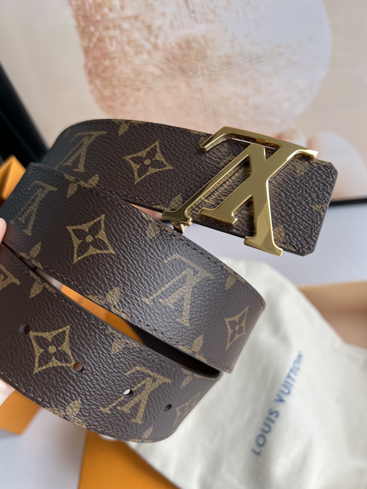 루이비통 LV 이니셜 모노그램 리버시블 벨트 브라운