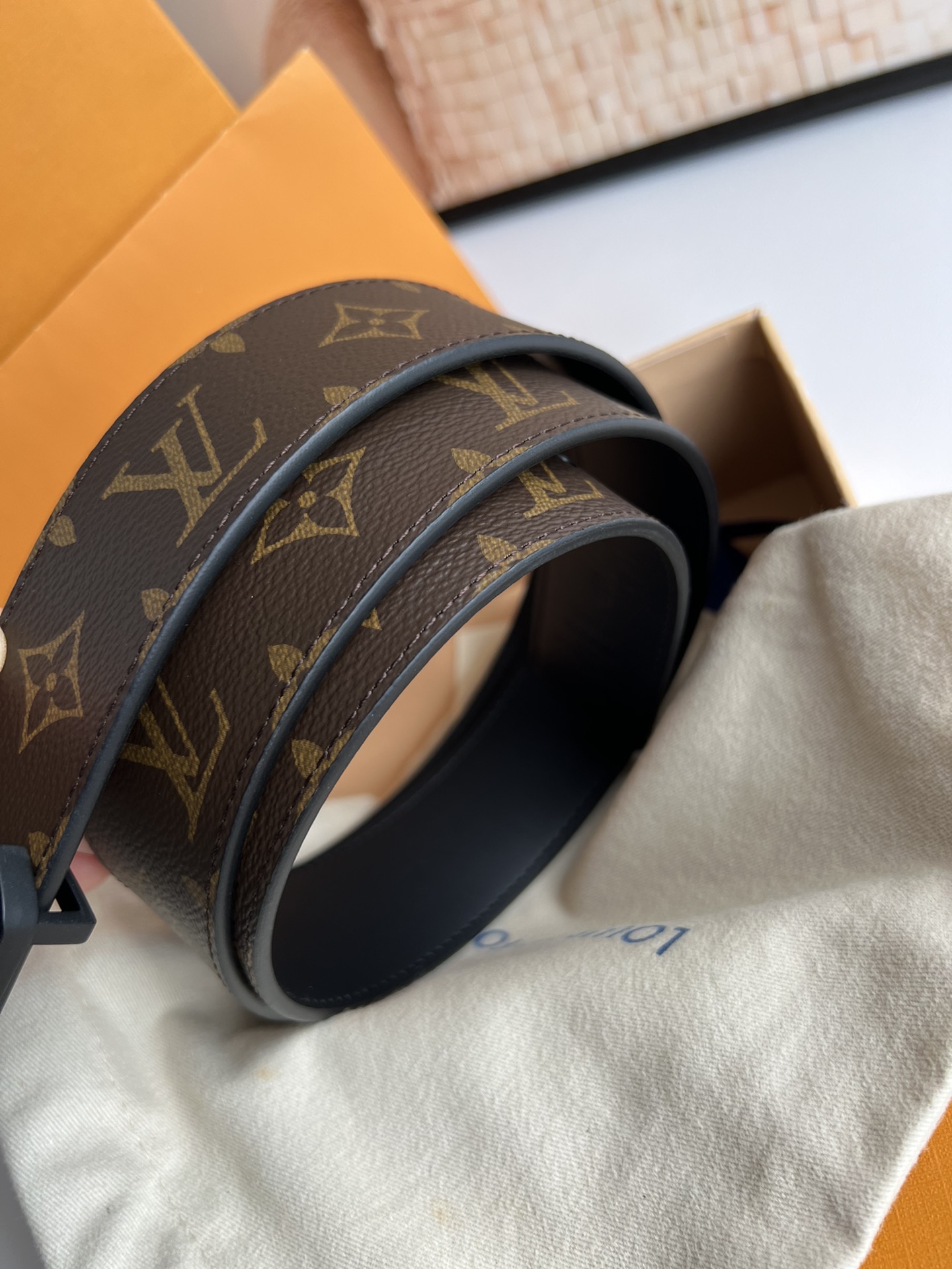 루이비통 LV 이니셜 모노그램 리버시블 40mm 벨트 2컬러
