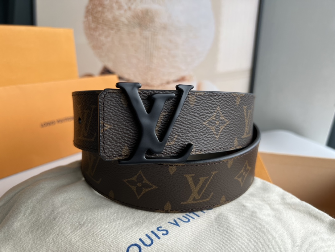 루이비통 LV 이니셜 모노그램 리버시블 40mm 벨트 2컬러
