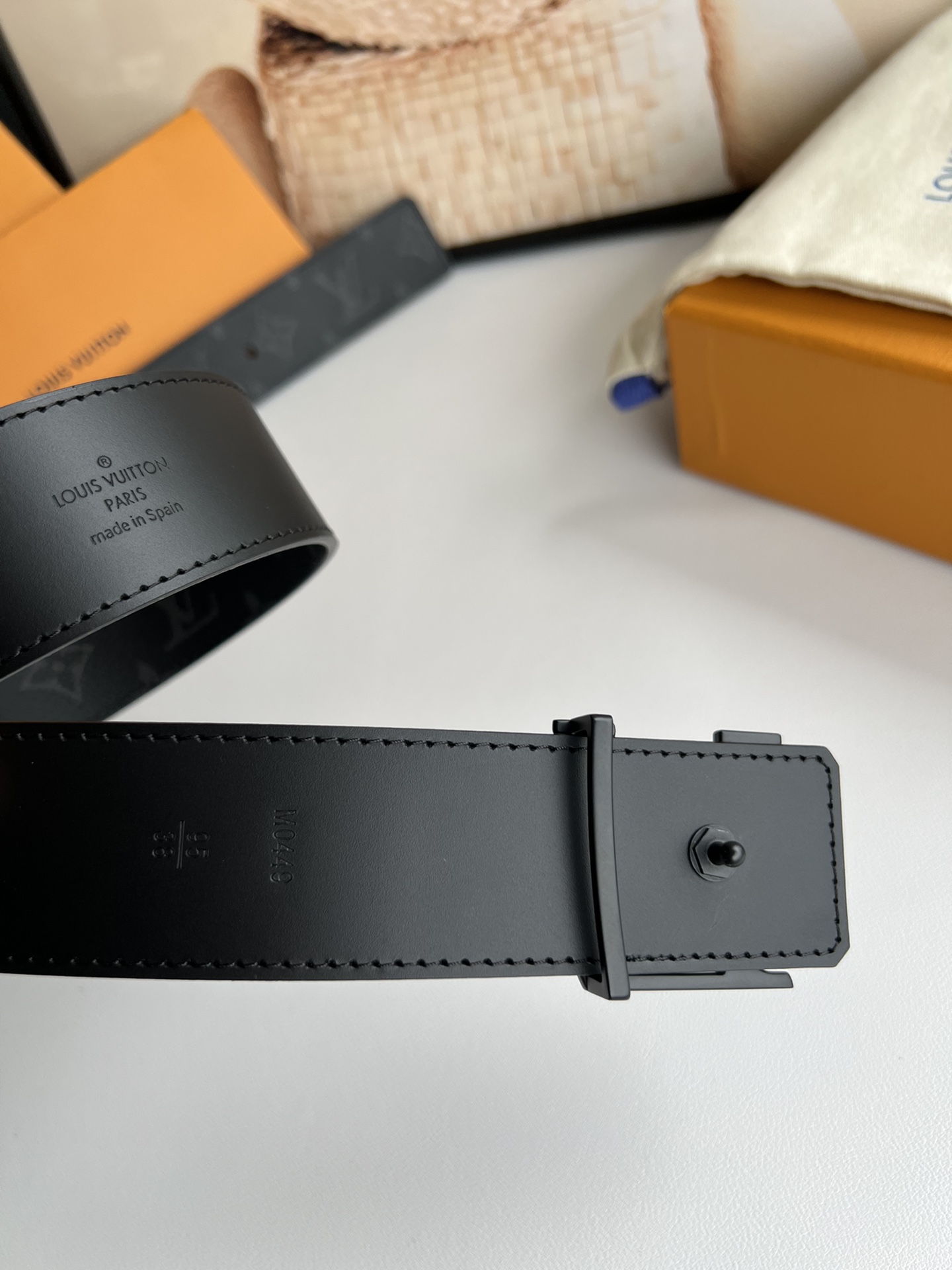 루이비통 LV 이니셜 모노그램 리버시블 40mm 벨트 2컬러