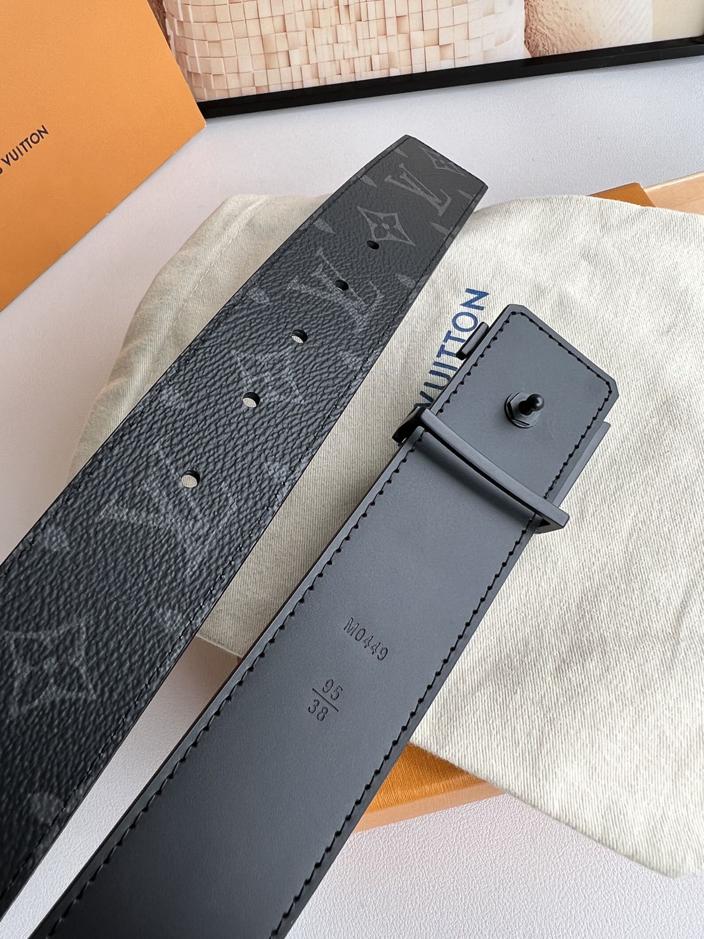 루이비통 LV 이니셜 모노그램 리버시블 40mm 벨트 2컬러