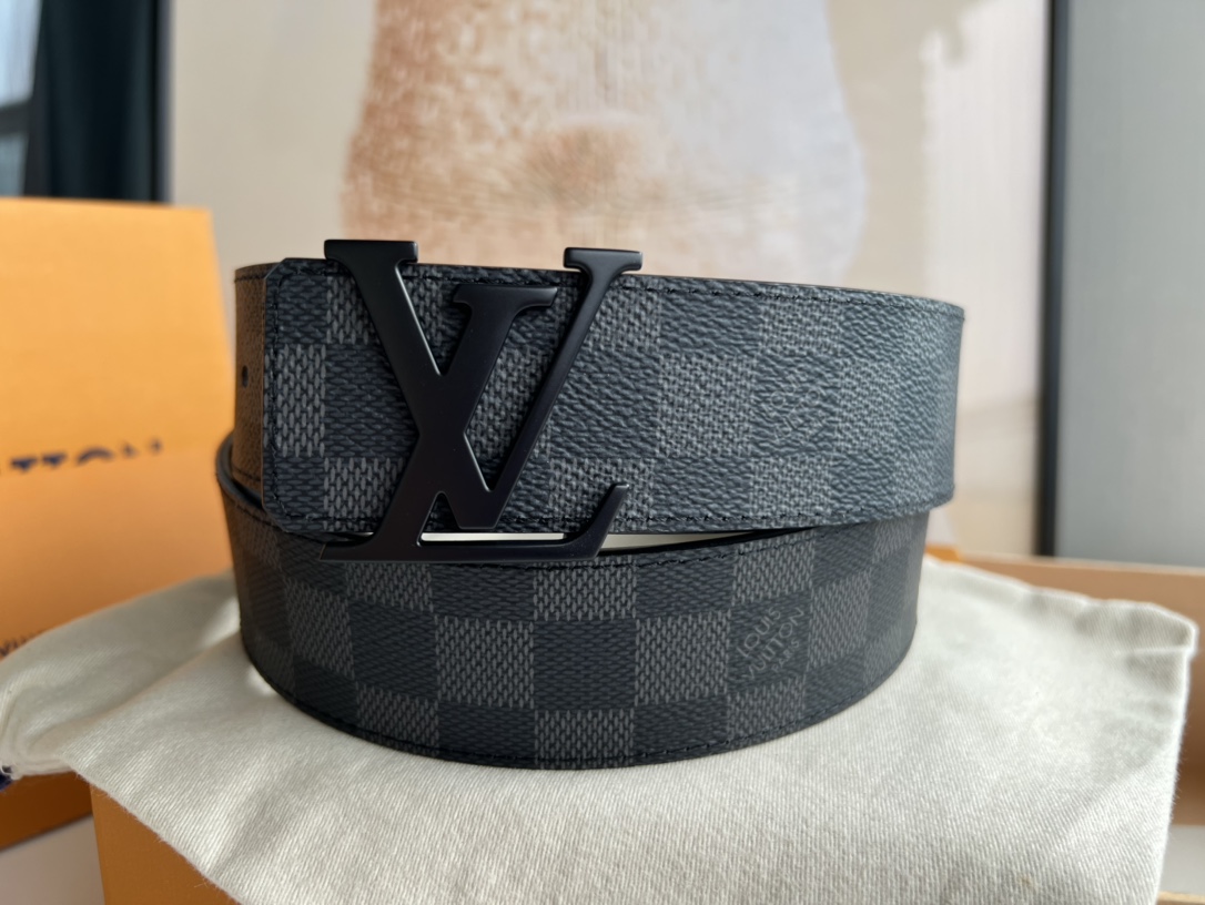 루이비통 LV 이니셜 다미에 클램프 벨트 40mm 2컬러 블랙