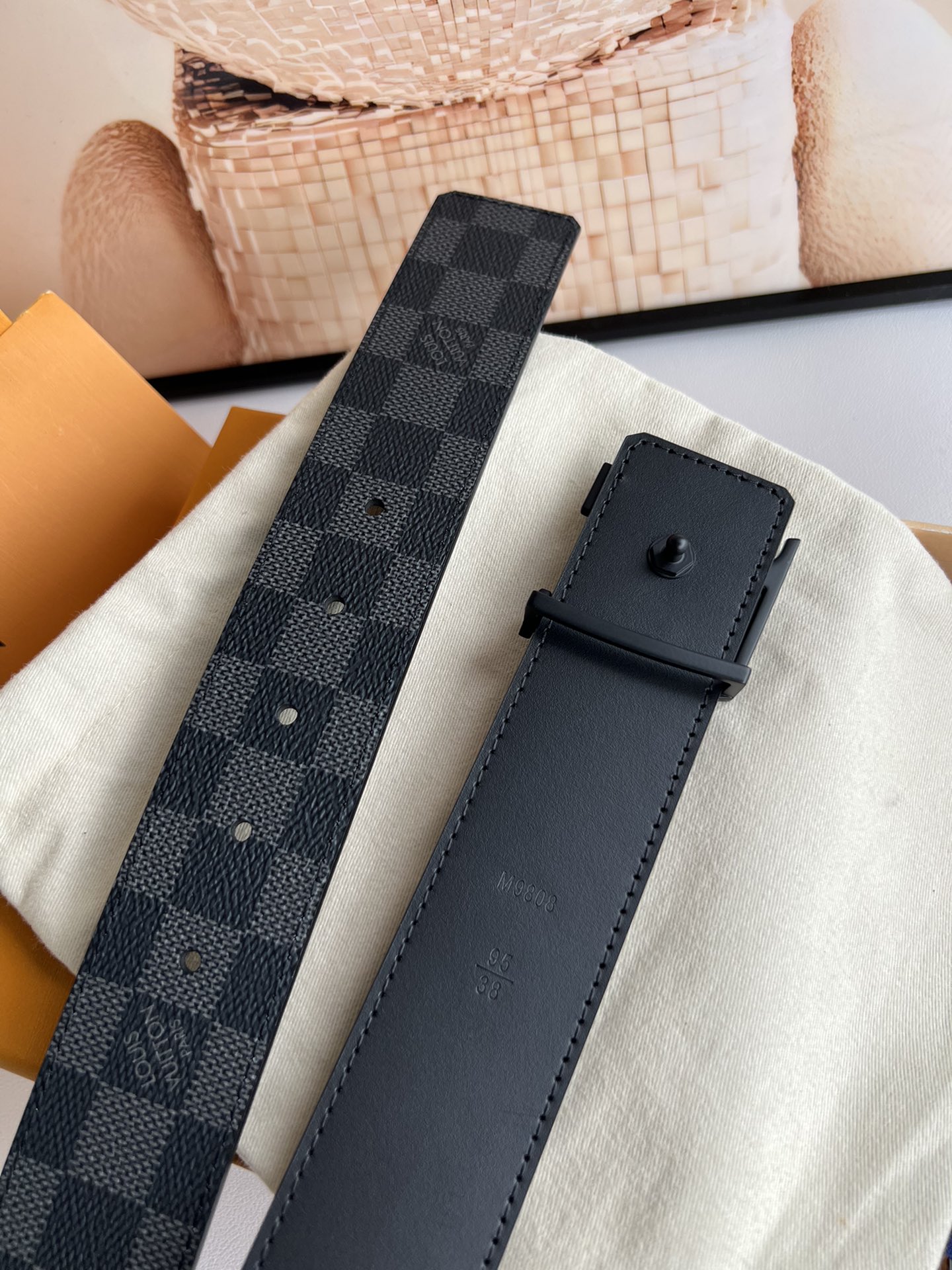루이비통 LV 이니셜 다미에 클램프 벨트 40mm 2컬러 블랙