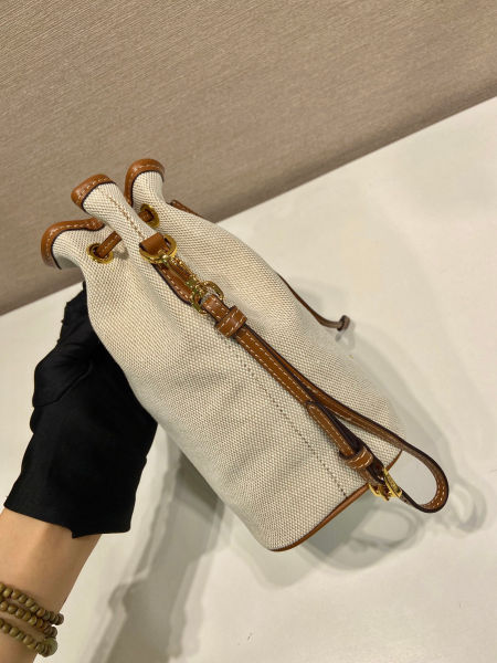 프라다 캔버스 앤 레더 파우치 베이지