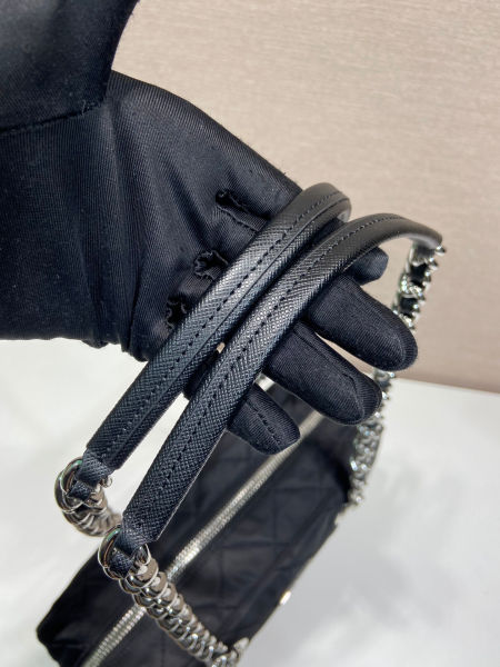 프라다 퀄팅 카메라 라지 숄더백