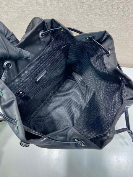 프라다 미디엄 리나일론 백팩(4color)