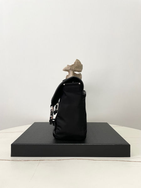프라다 리나일론 및 사피아노 가죽 숄더백