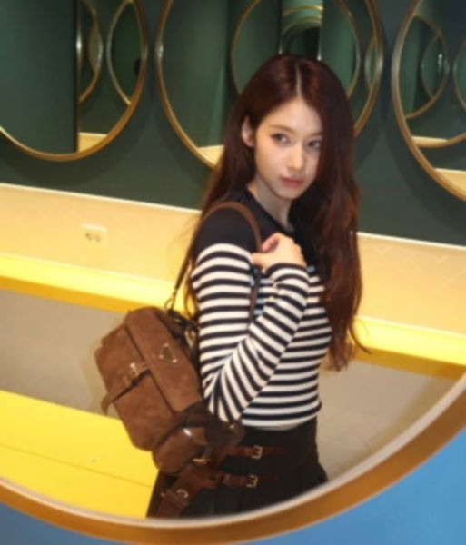 프라다 익스플로어 미디움 스웨이드 숄더백(3color)