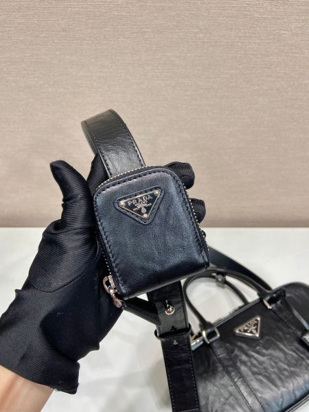 프라다 엔틱 나파 레더 멀티포켓 탑 핸들백 스몰