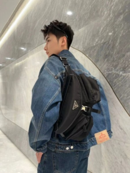 프라다 리나일론 및 가죽 숄더백