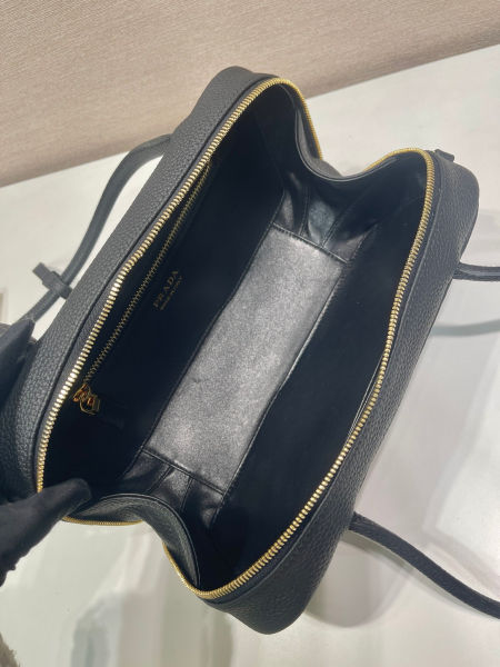 프라다 레더 탑핸들백