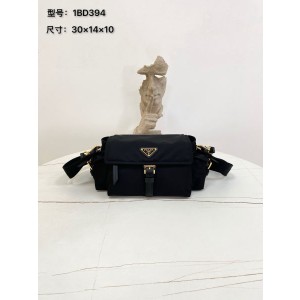 프라다 익스플로어 미디엄 리나일론 숄더백