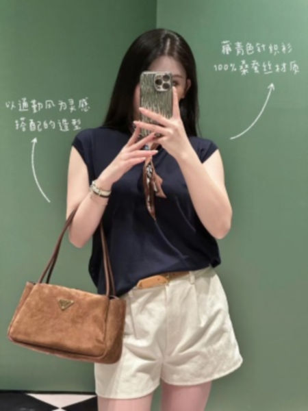 프라다 미디움 스웨이드 가죽 숄더백