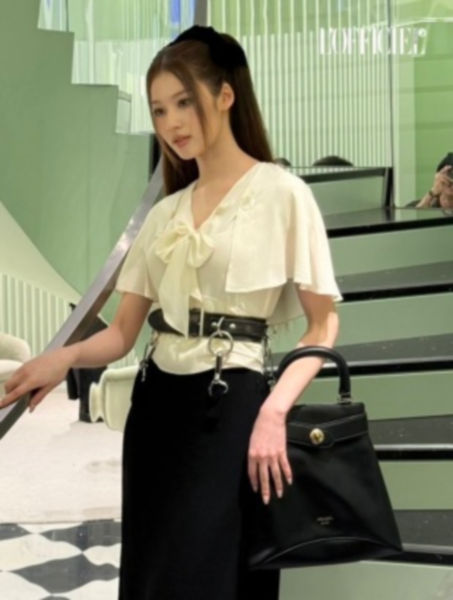 프라다 미디엄 에뛰드 가죽 숏 한드백
