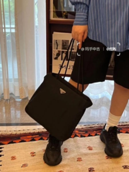 프라다 포코노 미디엄 백