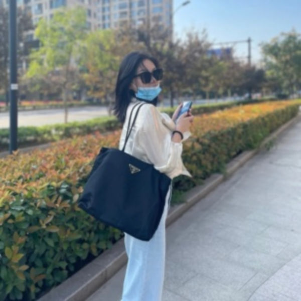 프라다 포코노 라지 백