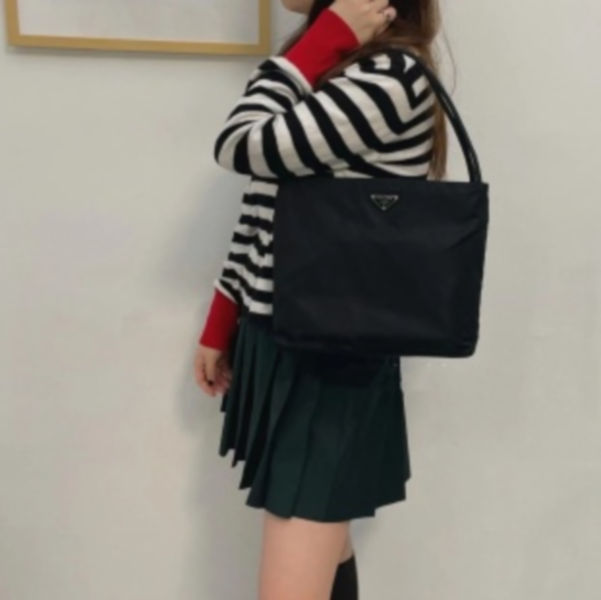 프라다 포코노 나일론 미디엄 토트백