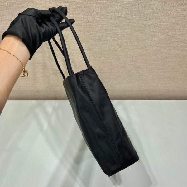 프라다 포코노 나일론 미디엄 토트백