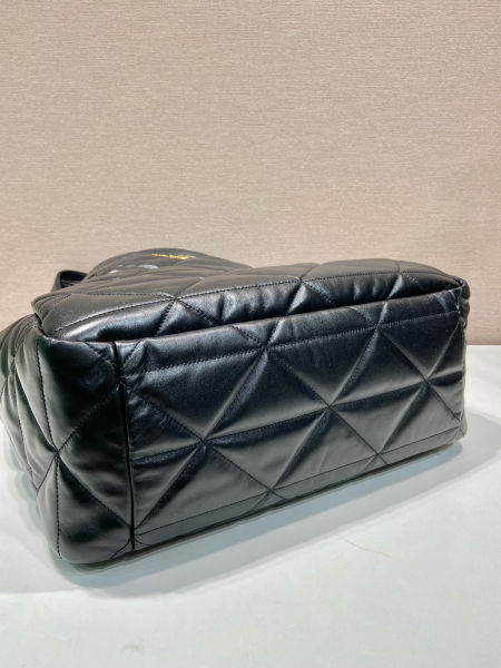 프라다 탑스티치 장식 나파 가죽 토트백
