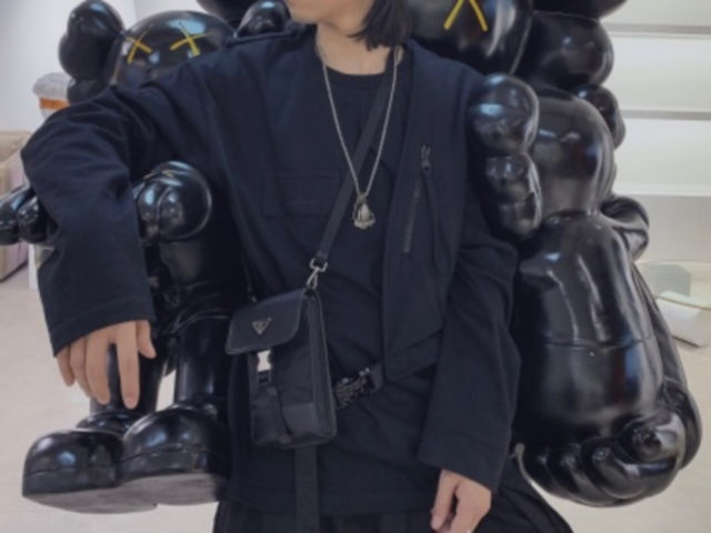 프라다 리나일론 폰 홀더백