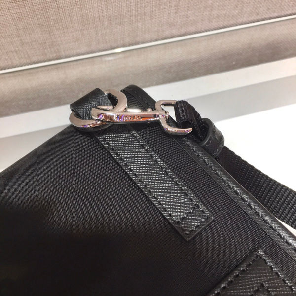프라다 리나일론 폰 홀더백